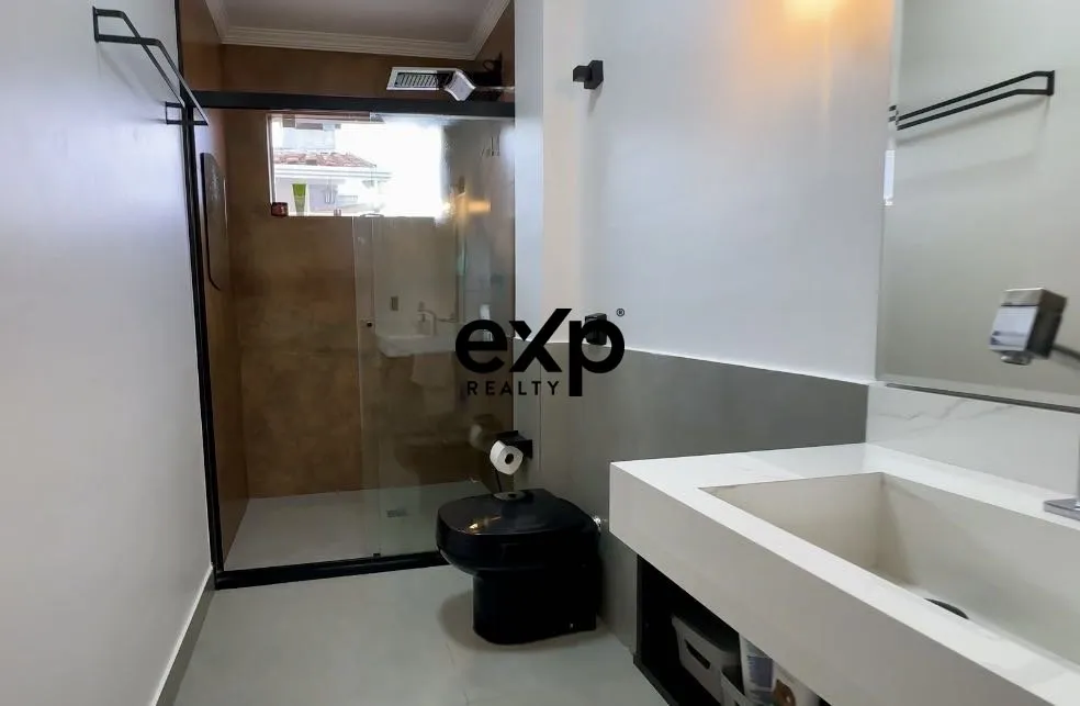 Rental house with 4 bedrooms and 3 bathrooms — photo 15