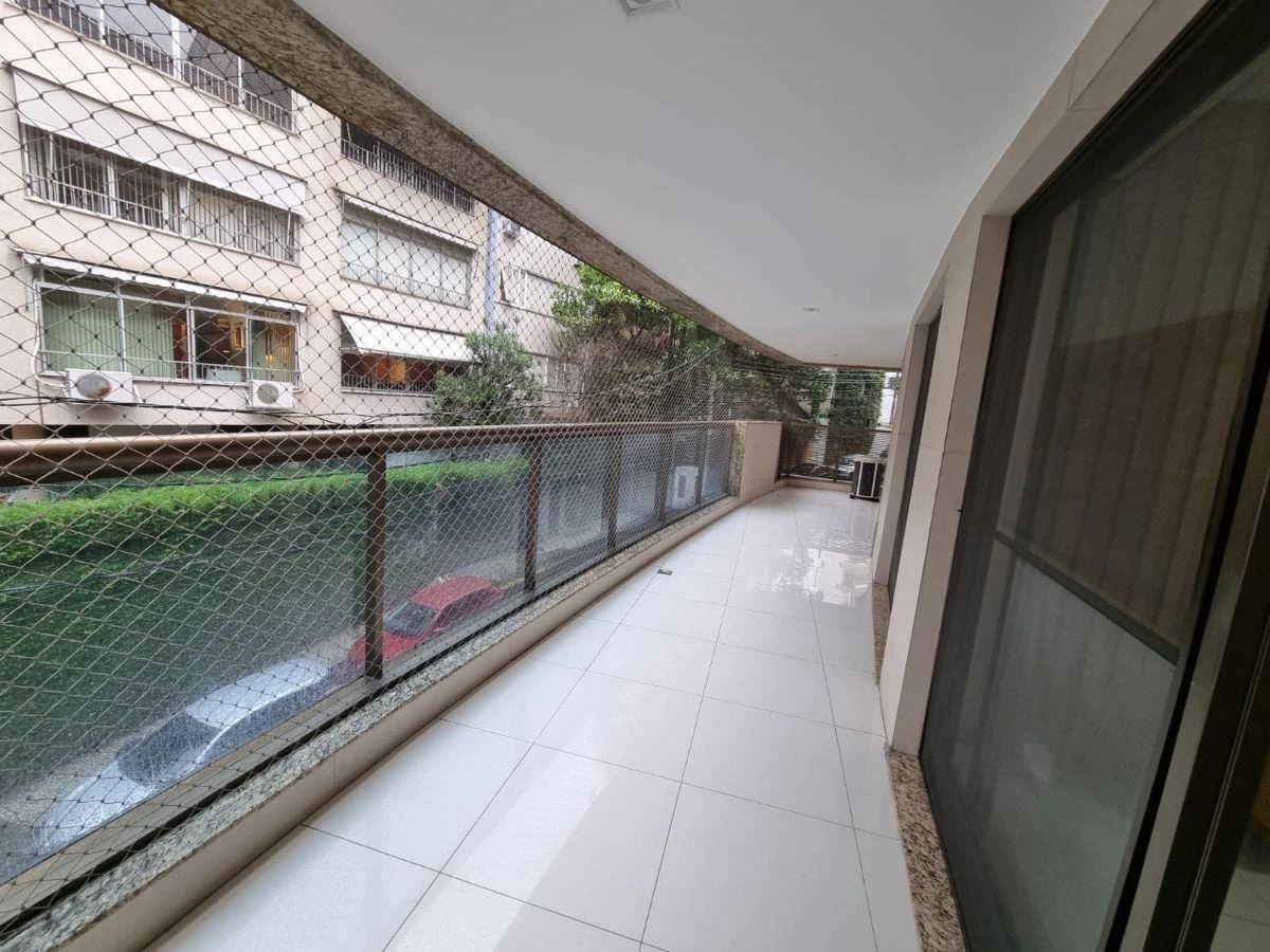 4-bedroom apartment in a building with a sauna — photo 23