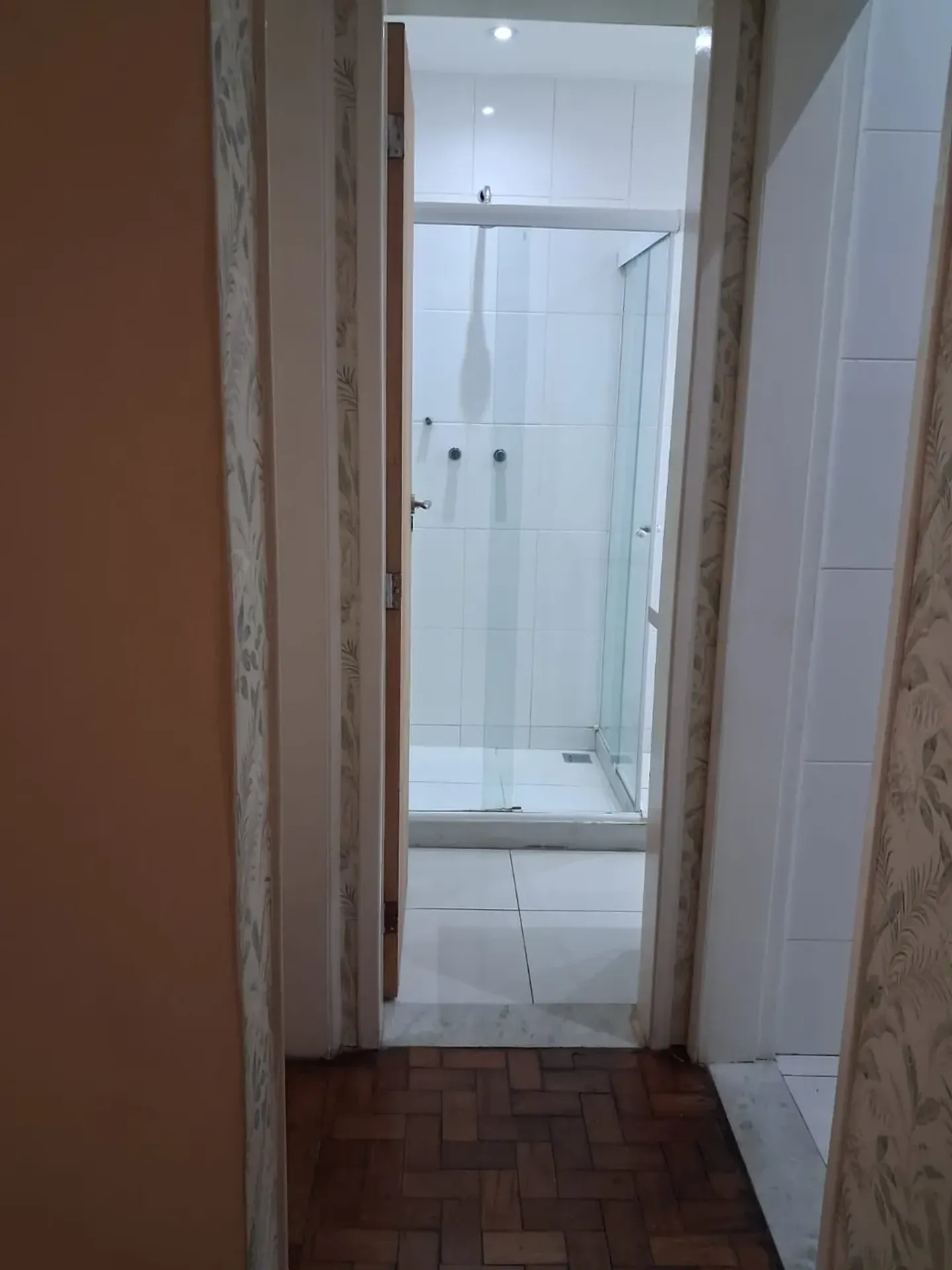 1 quarto e piso de madeira ou laminado: apartamento de 34 m² — photo 12