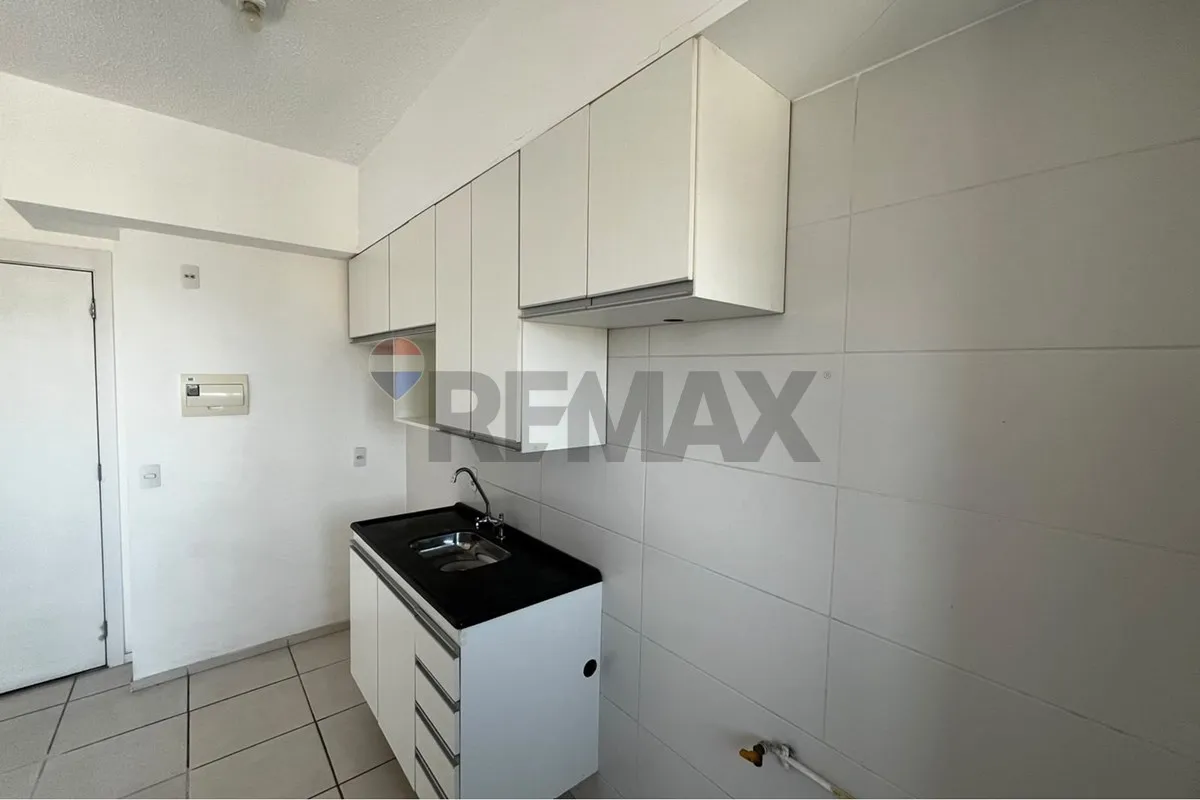 2-bedroom apartment with 1 bathroom and parking — photo 14