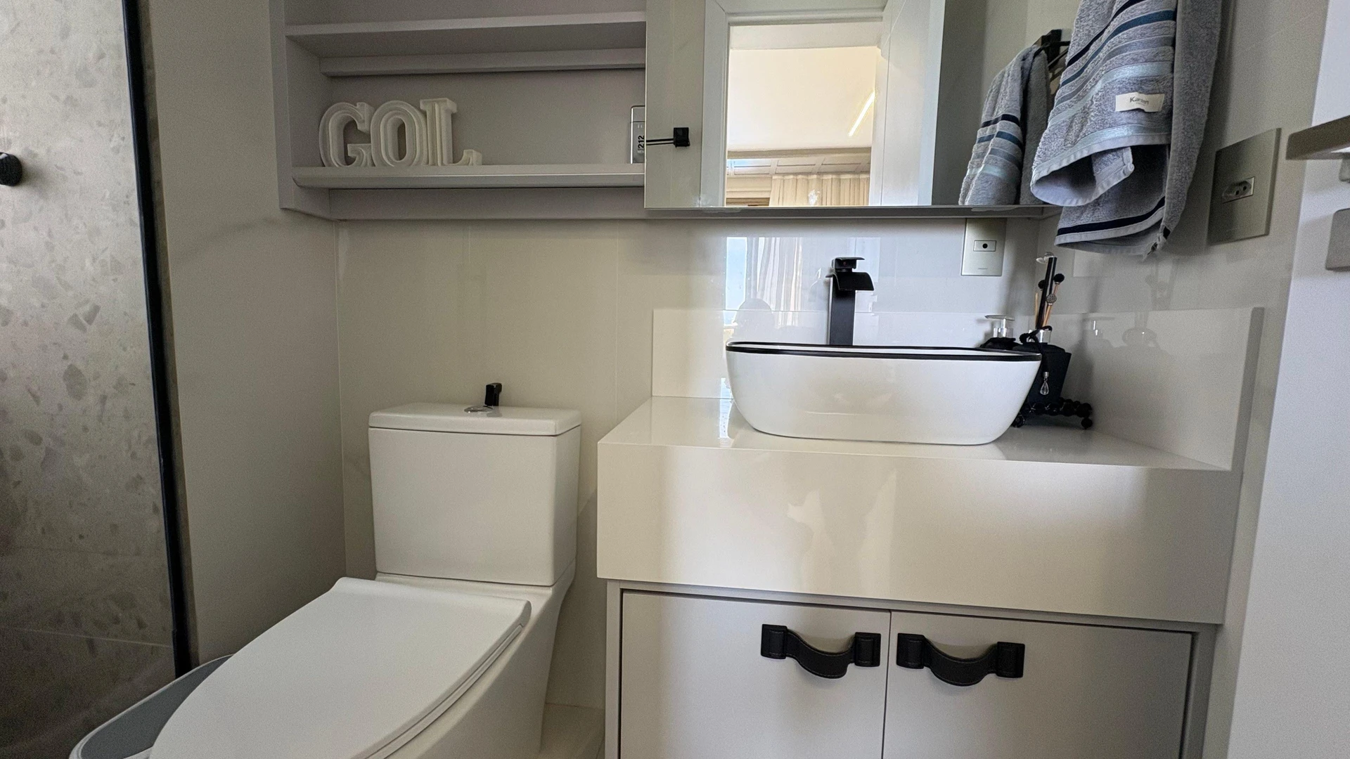 Jacuzzi in a 5-bedroom apartment, 217 m² — photo 42
