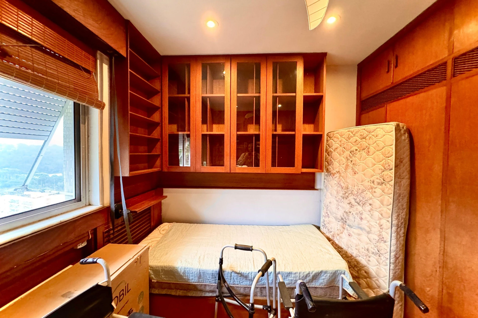 Floor-to-ceiling windows in a 4-bedroom apartment, 180 m² — photo 36