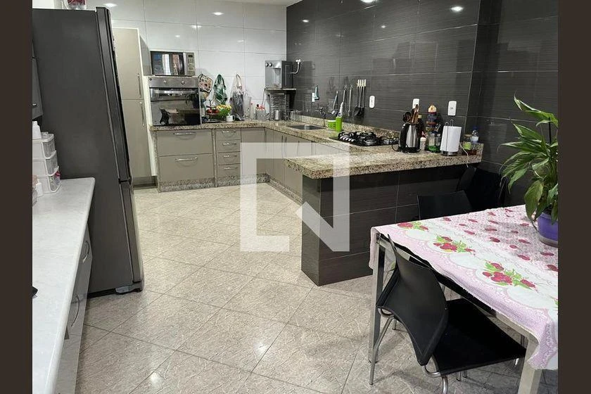 Casa mobiliada com 4 quartos e 350 m² — photo 2