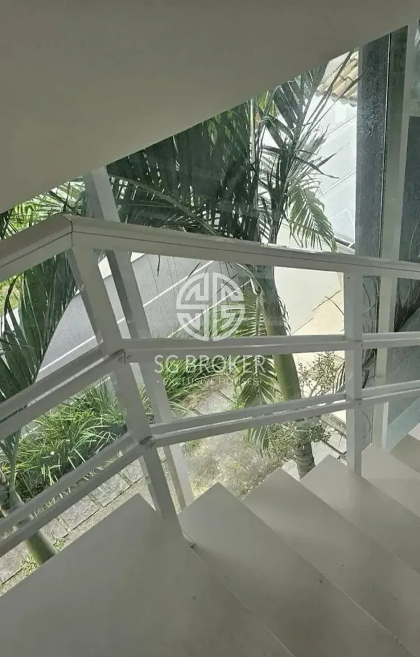 Casa com 5 quartos e 5 banheiros, 400 m² — photo 2