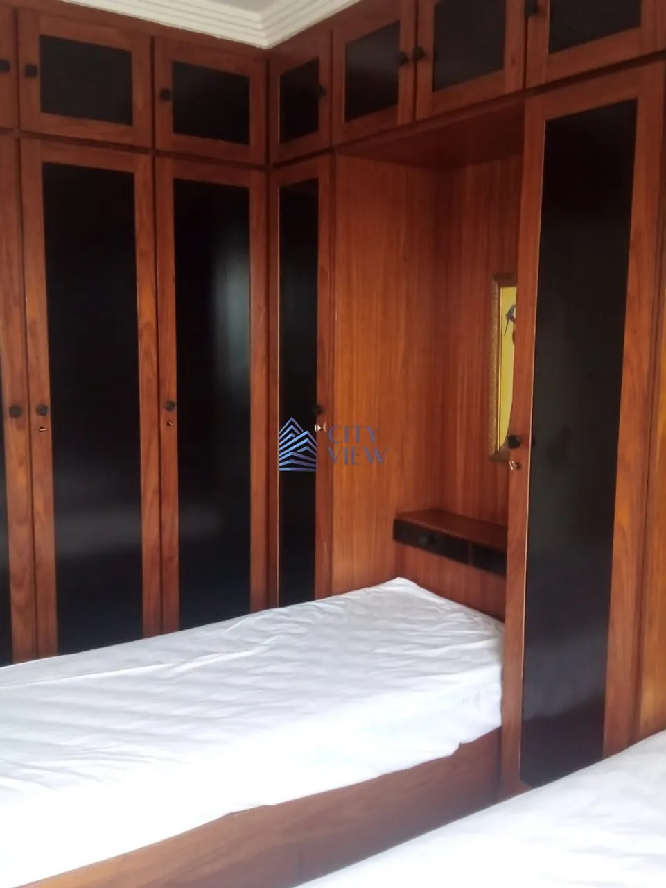 Apartamento com 4 quartos e cozinha fechada moderna — photo 14