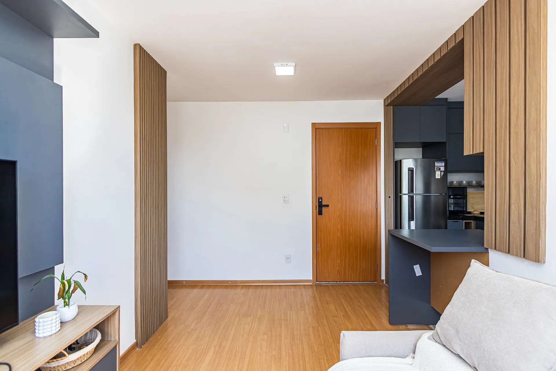 Робоче місце та 2 спальні: квартира 42 м² — photo 4