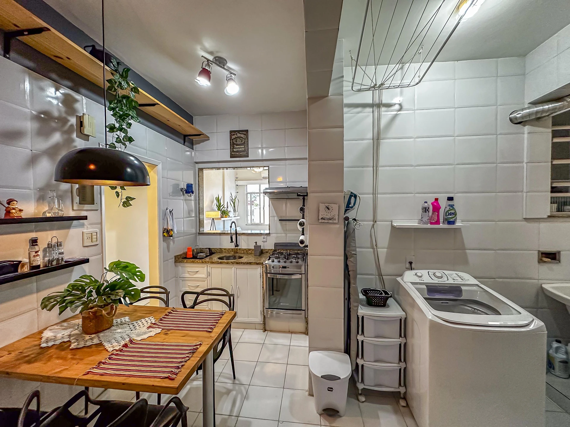 Furnished 1-bedroom apartment with an open kitchen — photo 16