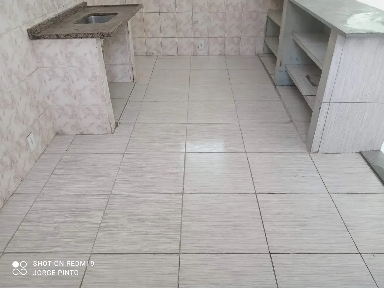 Unfurnished 1-bedroom home with open-plan kitchen — photo 10