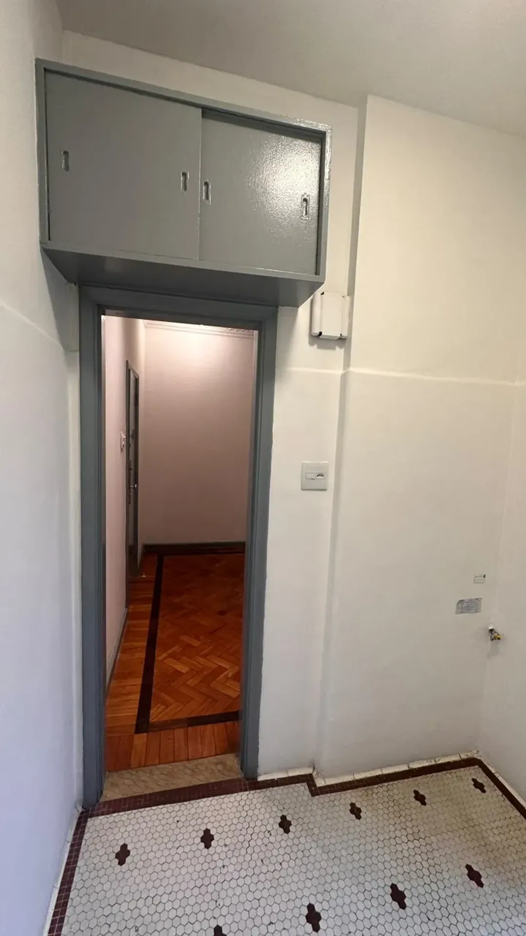 Departamento de 1 dormitorio con piso de madera o laminado — photo 34