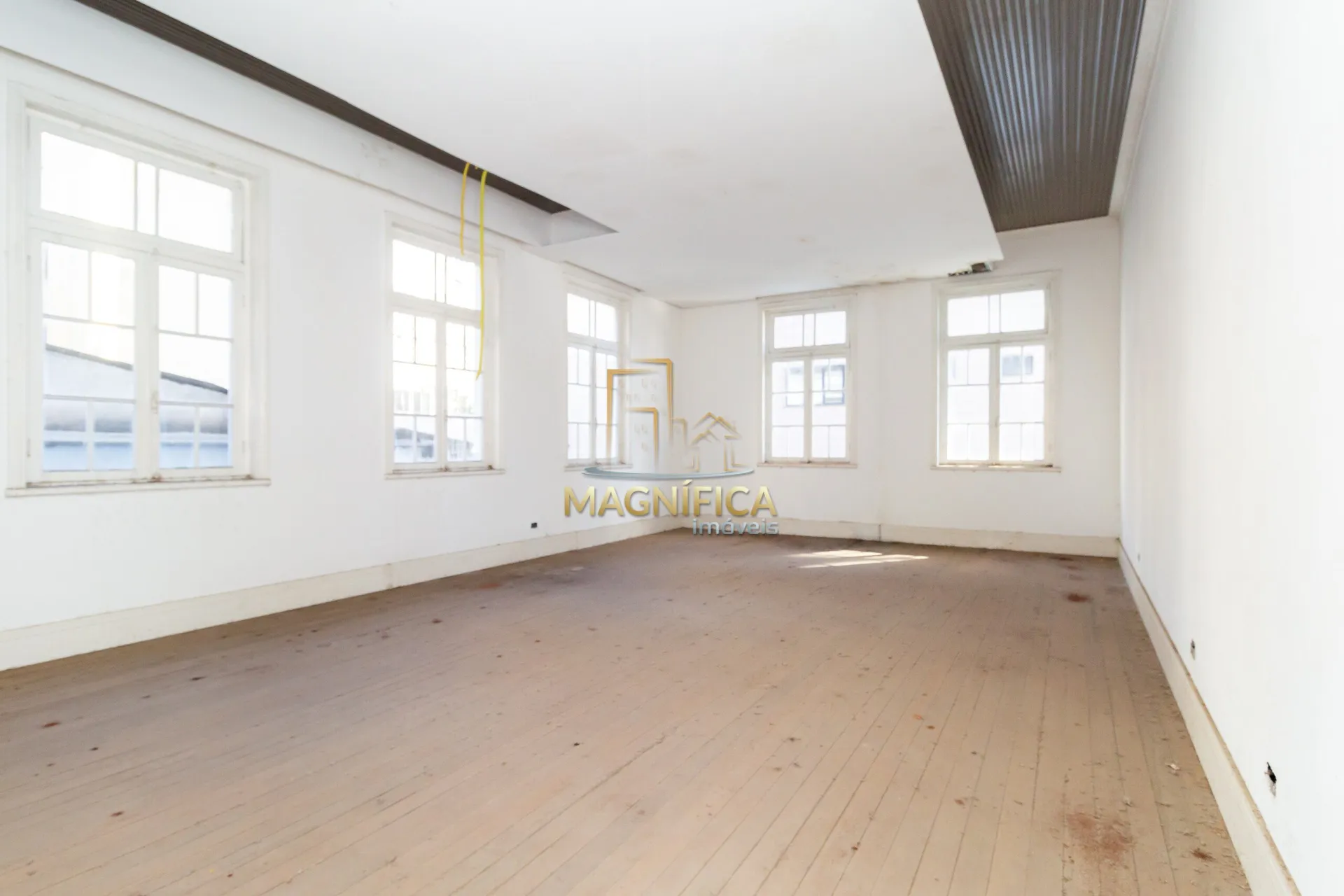 Casa comercial com 1 quarto e varanda, 501 m²