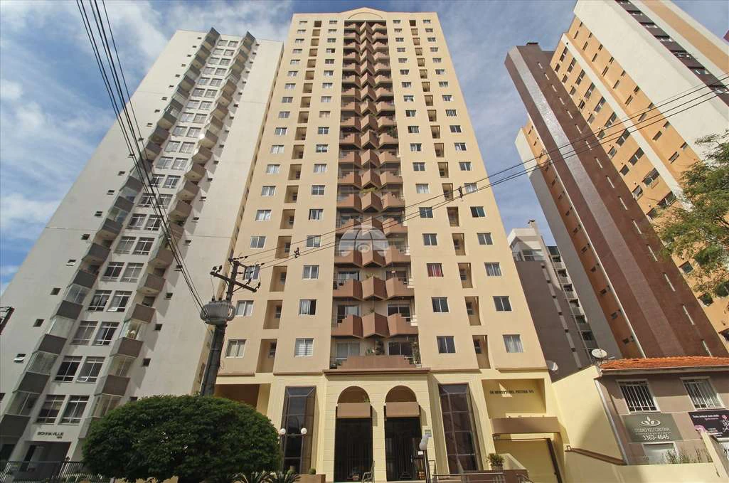2-bedroom apartment with suite and balcony — photo 5