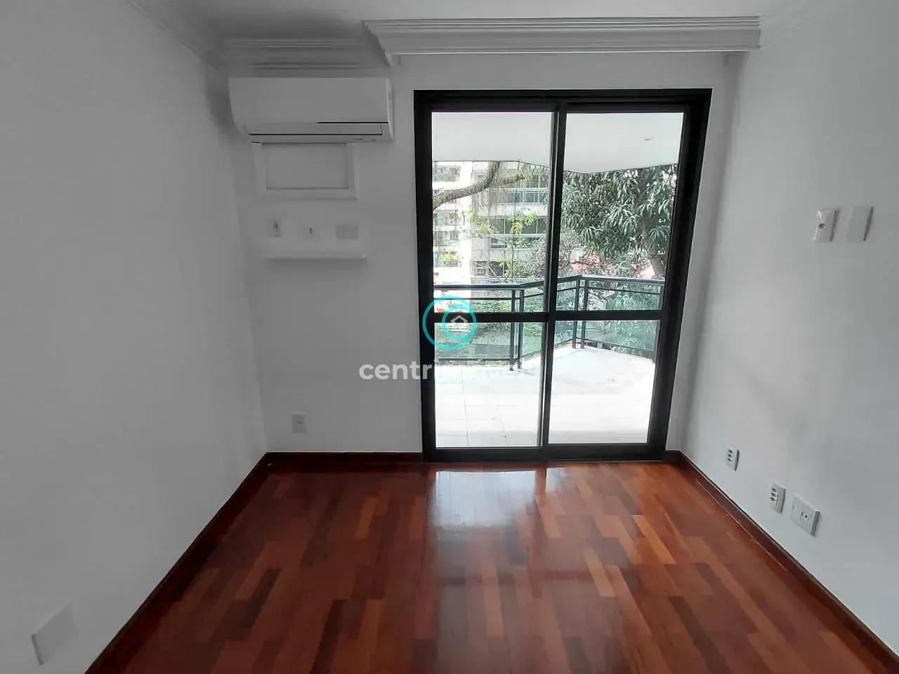 3-bedroom apartment with a walk-in closet — photo 14