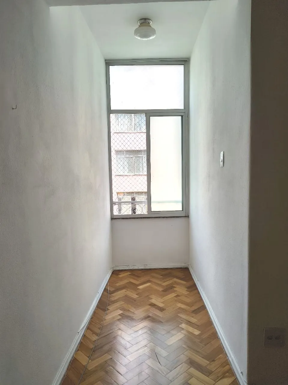 Wood or laminate floors in a 2-bedroom apartment, 72 m² — photo 13