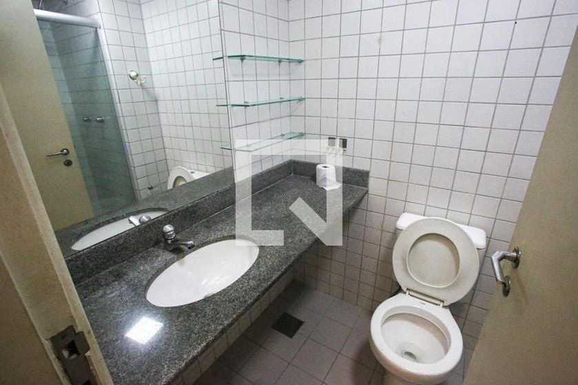 2-bedroom apartment in a building with a gym — photo 28