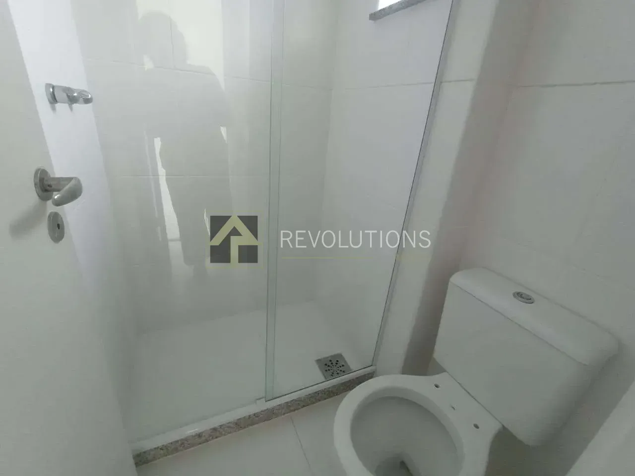 Apartamento sem mobília com 4 quartos e 5 banheiros — photo 11