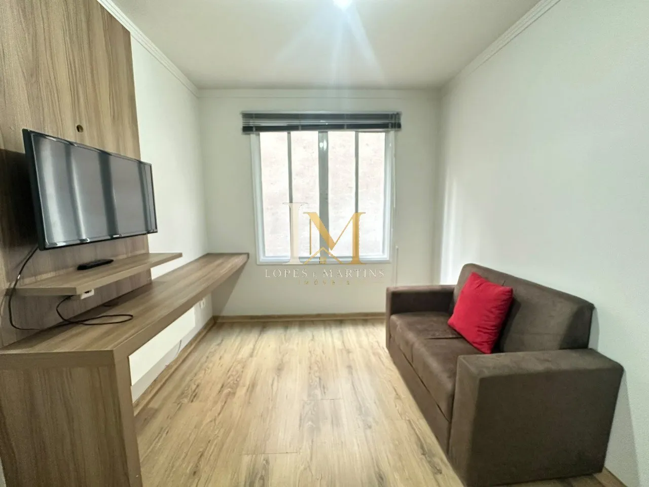 Wood or laminate floors in a one-bedroom apartment, 46 m²