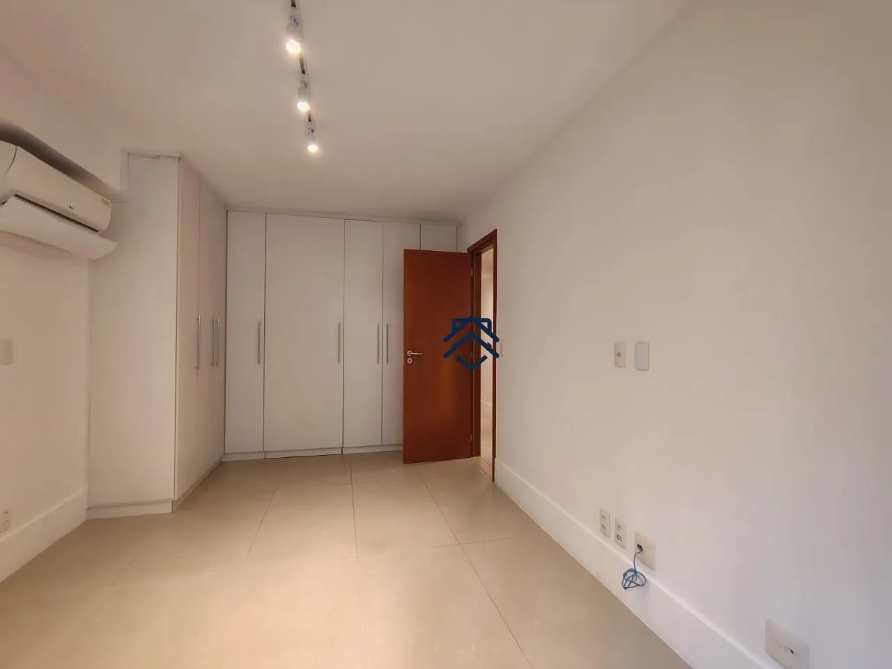 Private BBQ in a 4-bedroom apartment, 193 m² — photo 12