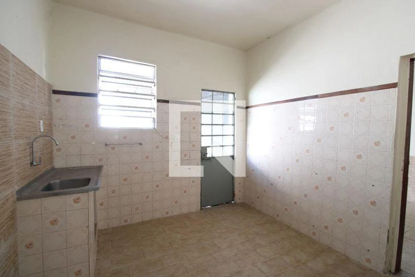 Unfurnished house with 3 bedrooms and 200 m² — photo 2
