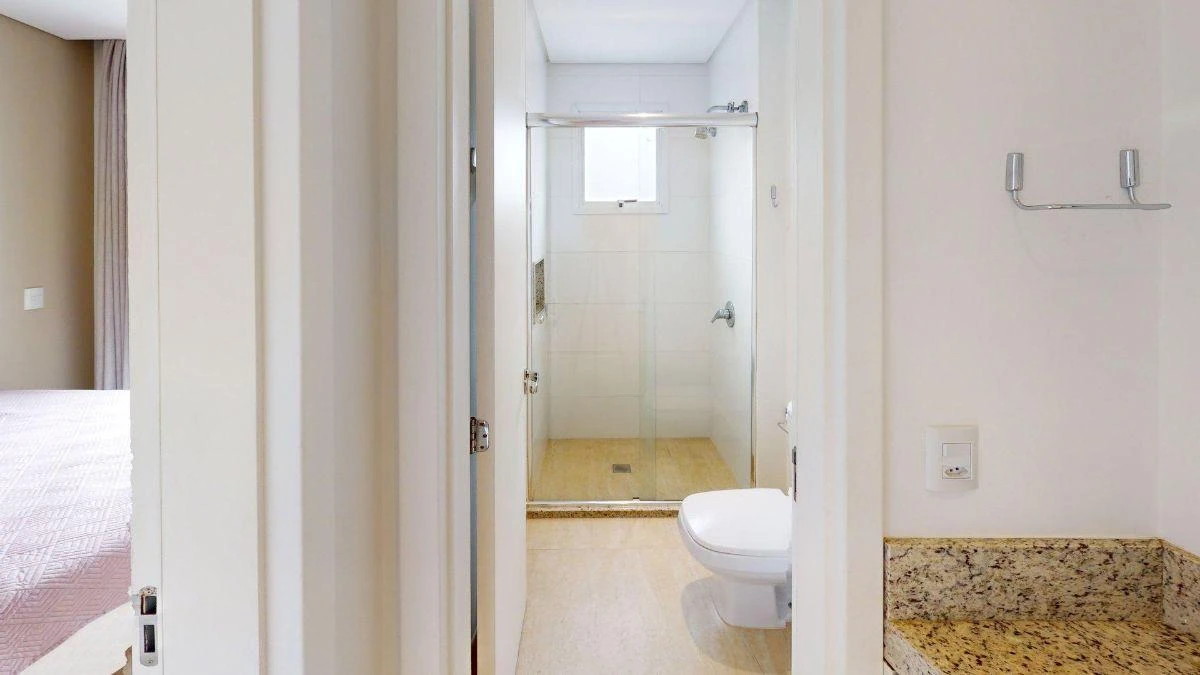 One-bedroom apartment with floor-to-ceiling windows — photo 13