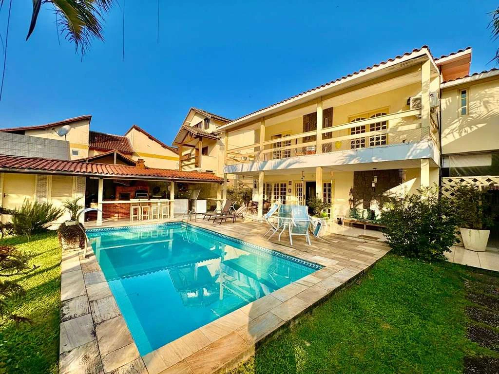Furnished 4 en-suite bedrooms with 9 bathrooms — photo 17