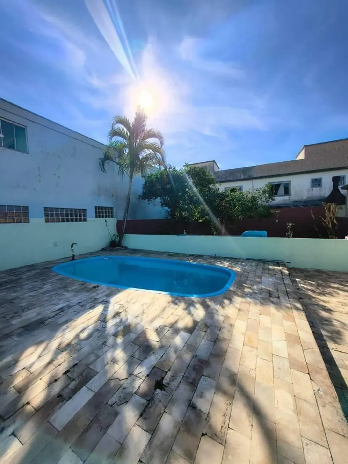 700 m² house with a bathtub and a grill on the balcony — photo 43