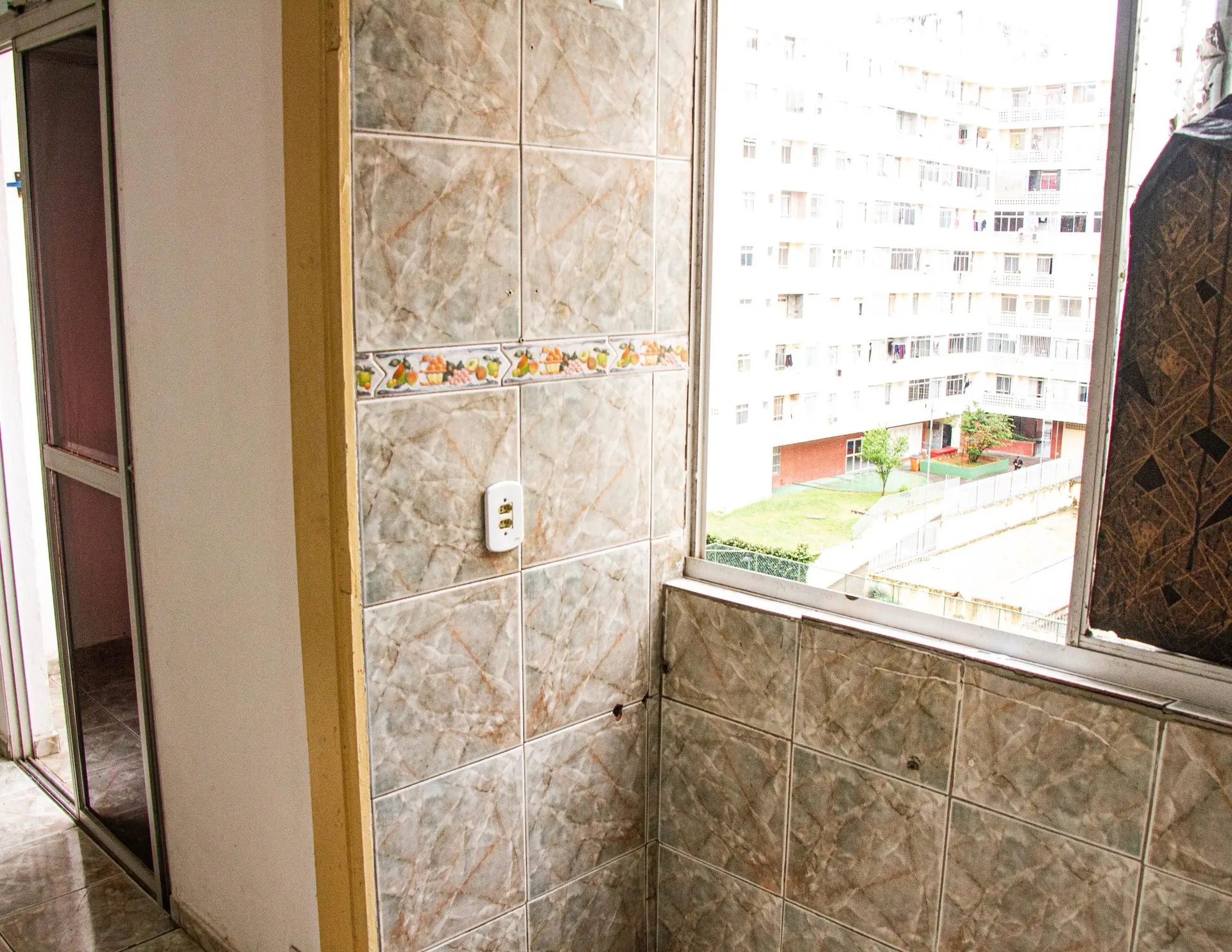 Unfurnished 2-bedroom apartment with 1 bathroom and parking