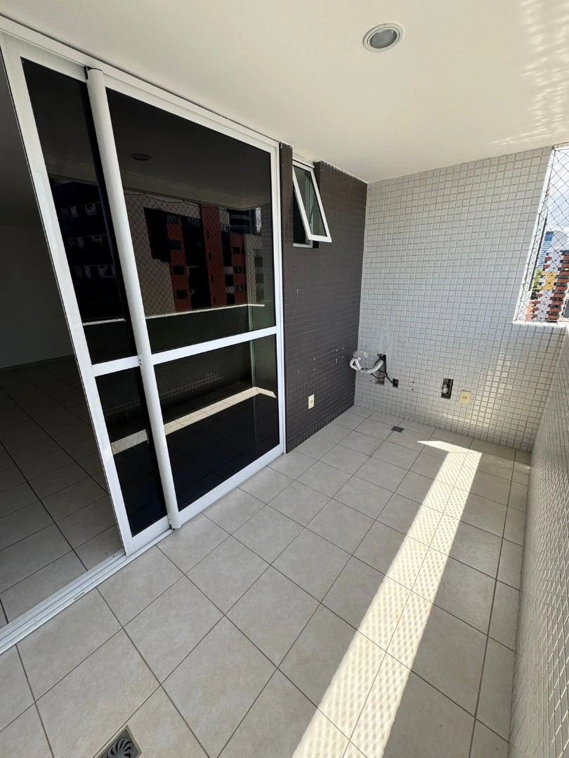 2-bedroom apartment with suite and separate kitchen — photo 4