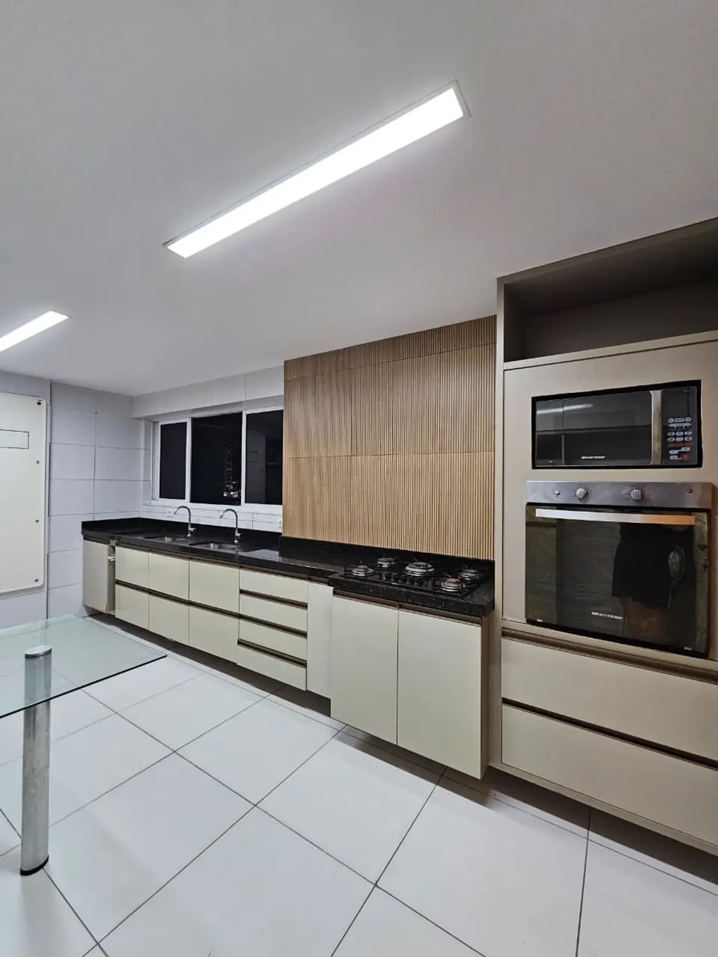 Квартира 185 м² с застеклённым балконом и гардеробной — photo 2