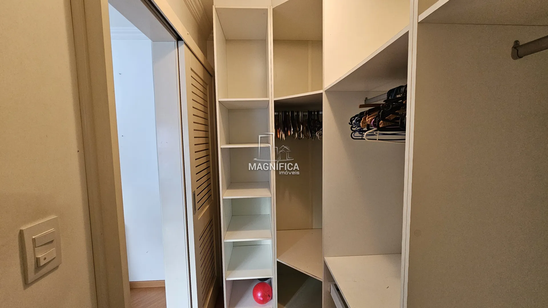 Unfurnished house with 3 en-suite bedrooms and 360 m² — photo 24