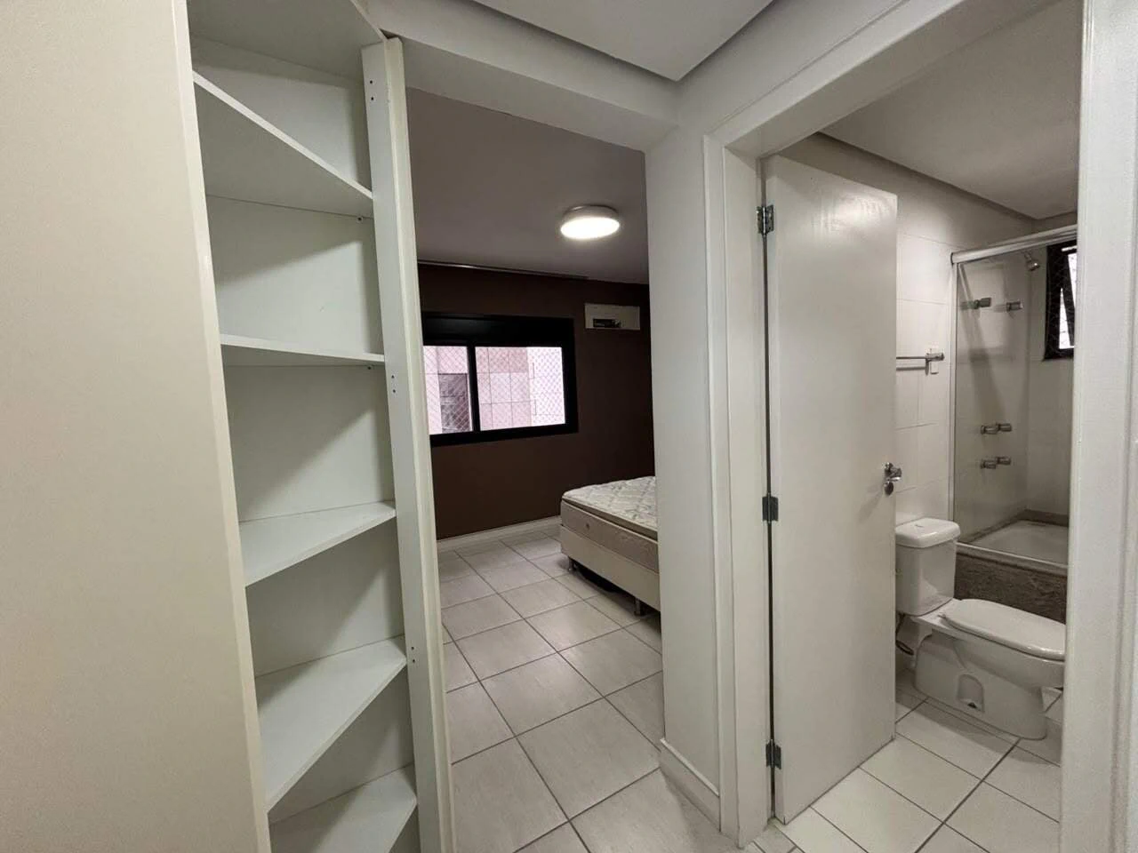 Furnished apartment, 122 m², with a glass-enclosed balcony — photo 4