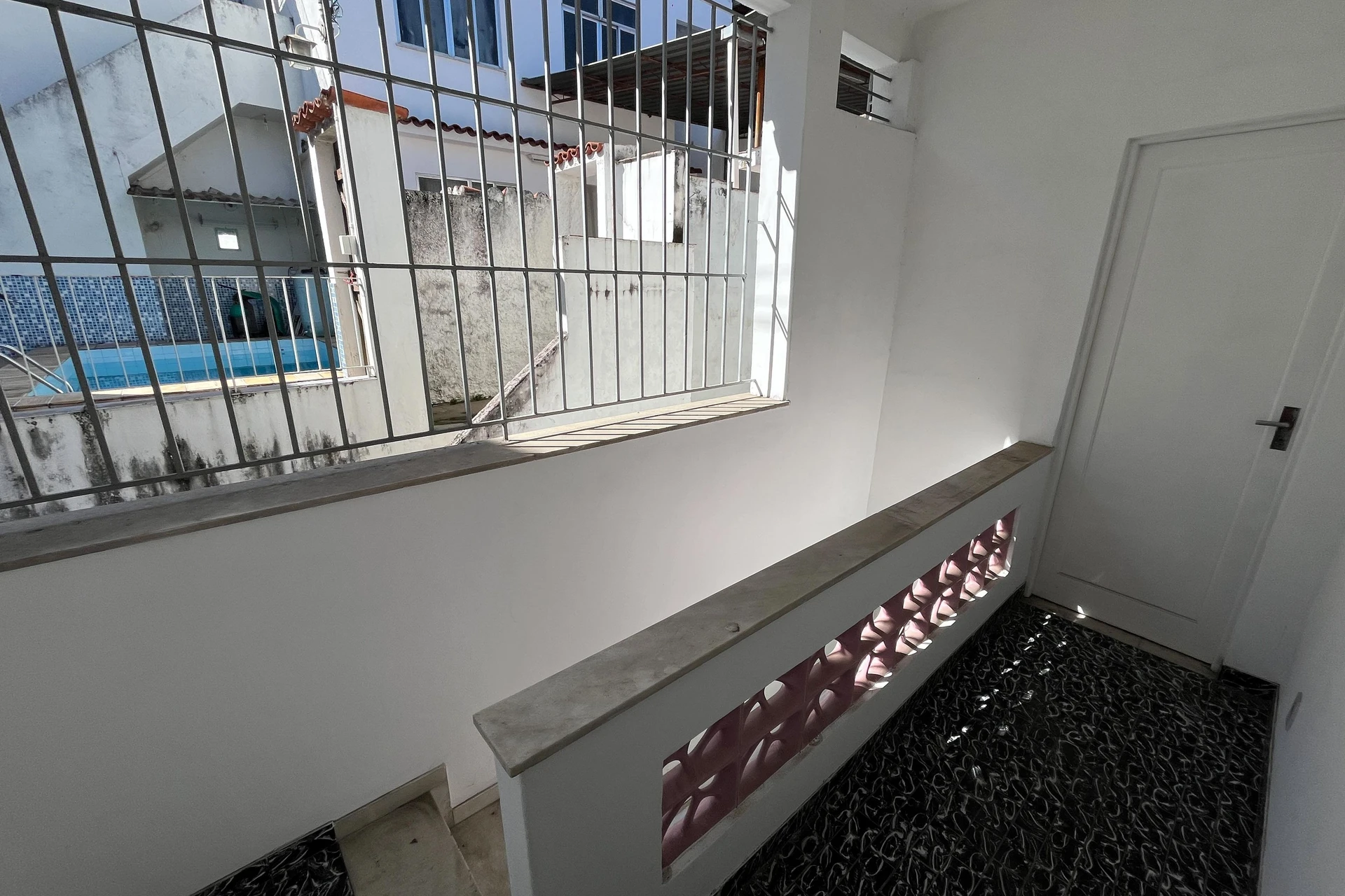 Квартира з 2 спальнями, балконом і приватним садом — photo 29