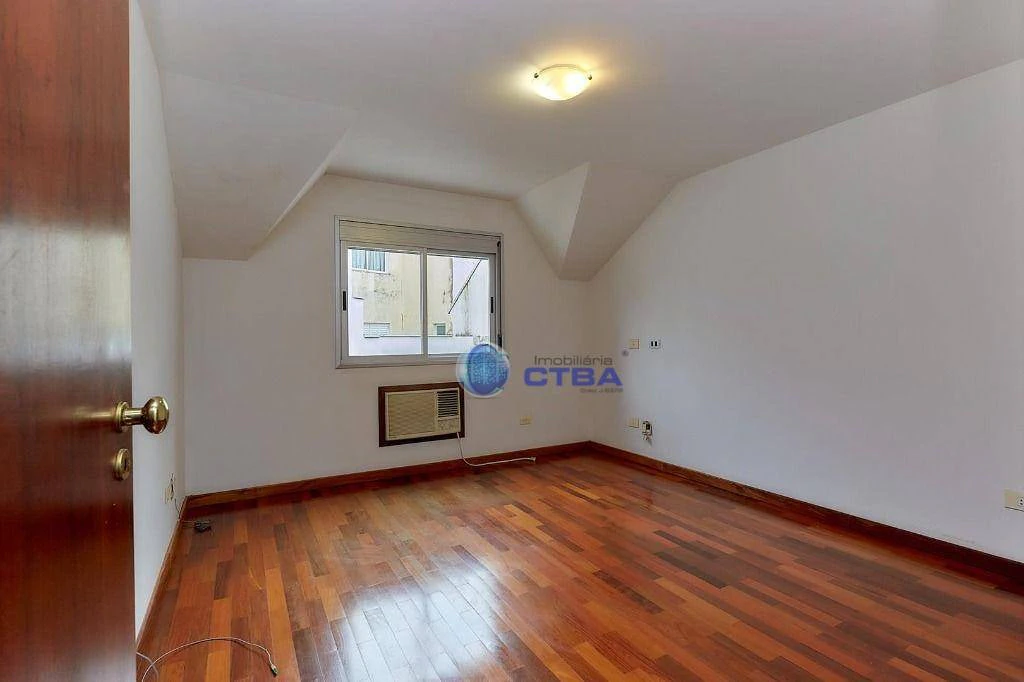 House, 164 m², with wood or laminate floors — photo 22