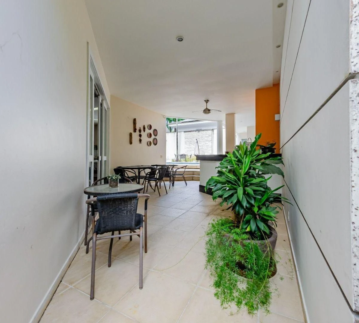 Furnished house with 6 bedrooms and 690 m² — photo 42