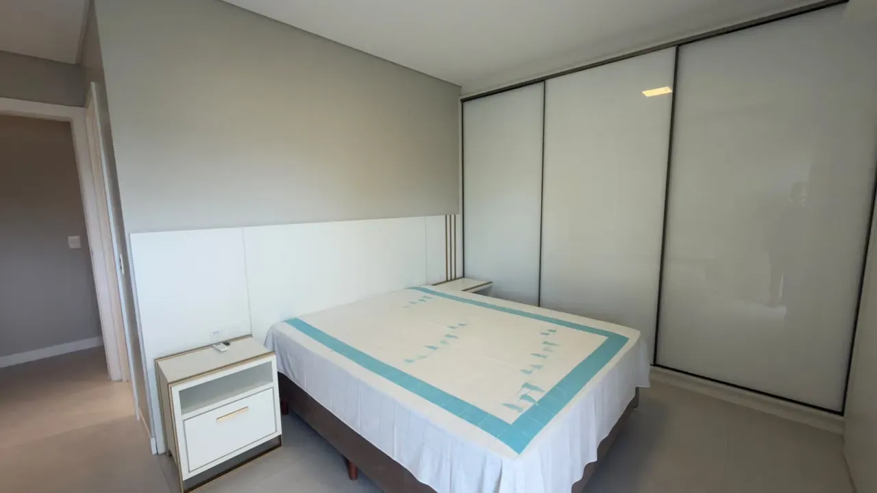 Furnished apartment with open-plan kitchen and 3 en-suites — photo 9