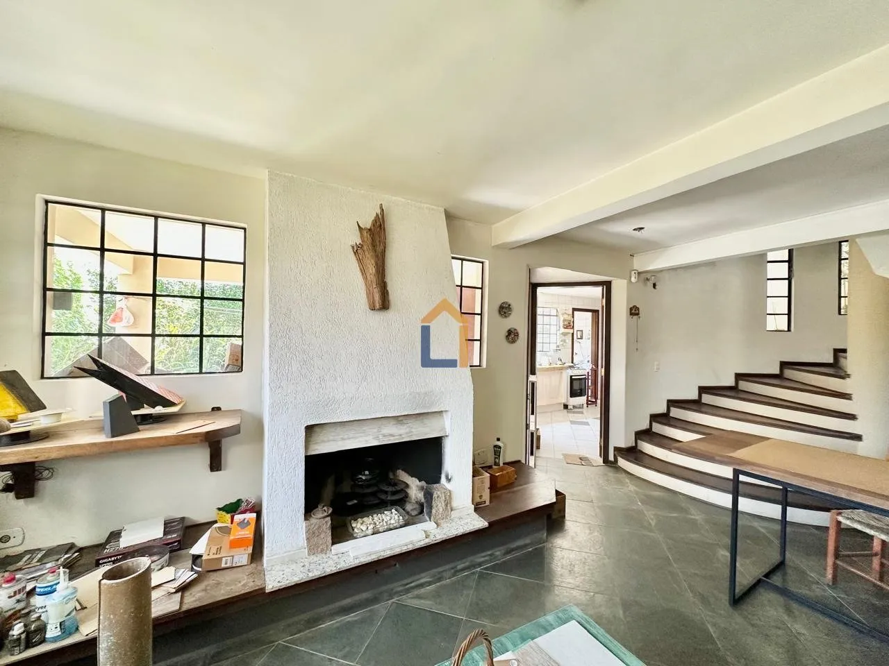 400 m² house with floor-to-ceiling windows and a fireplace — photo 36
