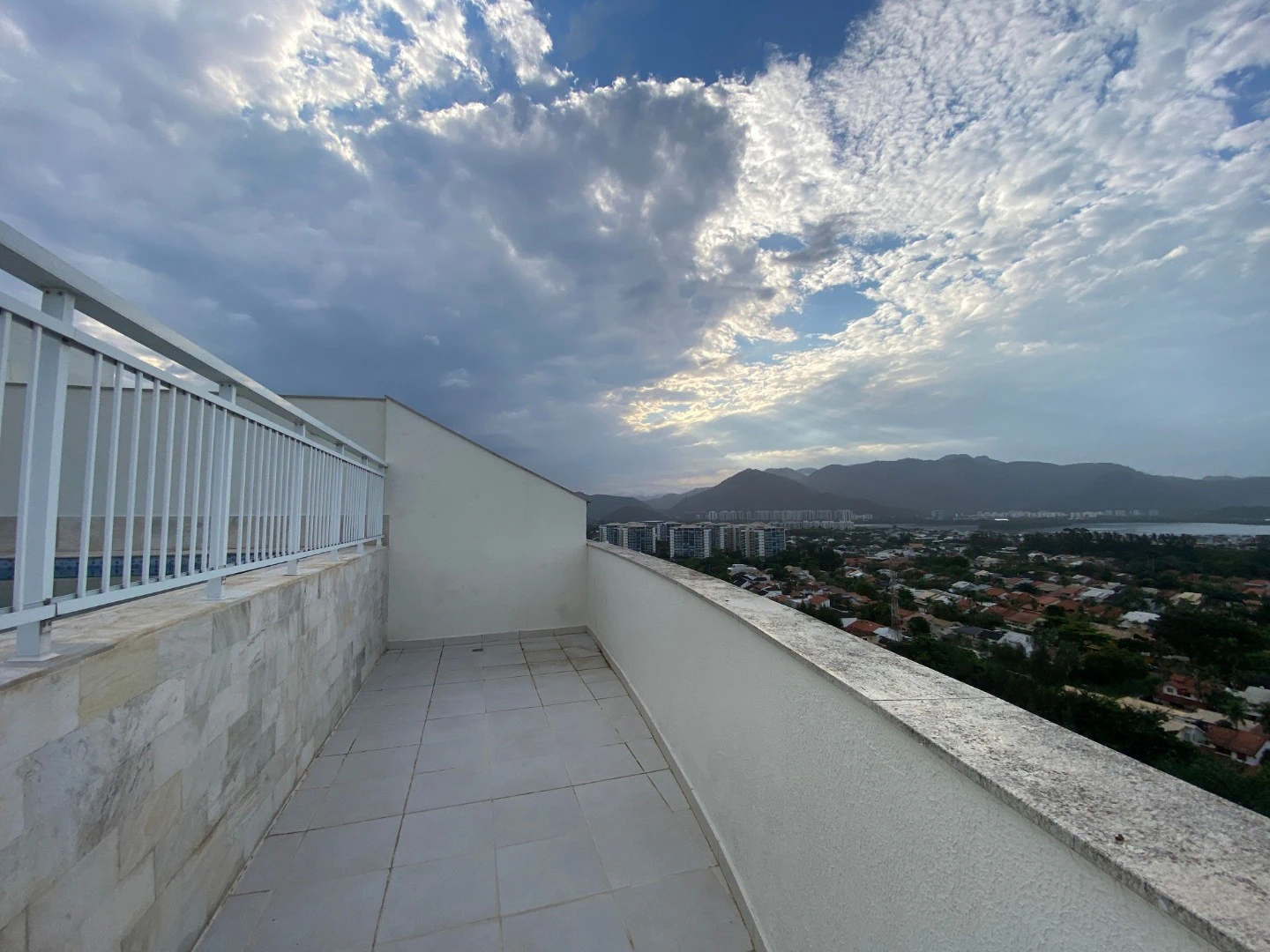 4-bedroom apartment with a mountain view in Rio de Janeiro — photo 29