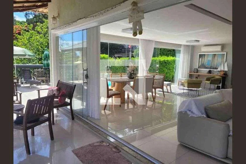 Floor-to-ceiling windows in a 6-bedroom house, 290 m² — photo 14