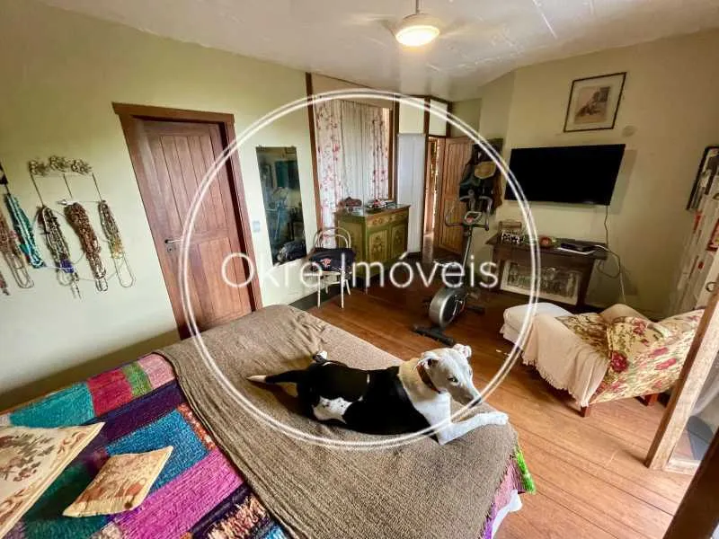 House in a gated community with 4 bedrooms and 5 baths — photo 25