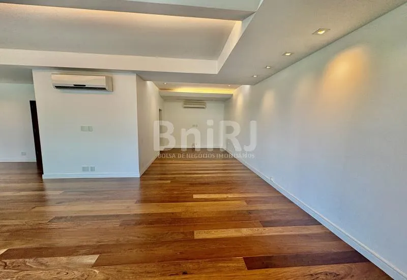 Apartamento de 180 m² com varanda fechada e fogão a gás — photo 11