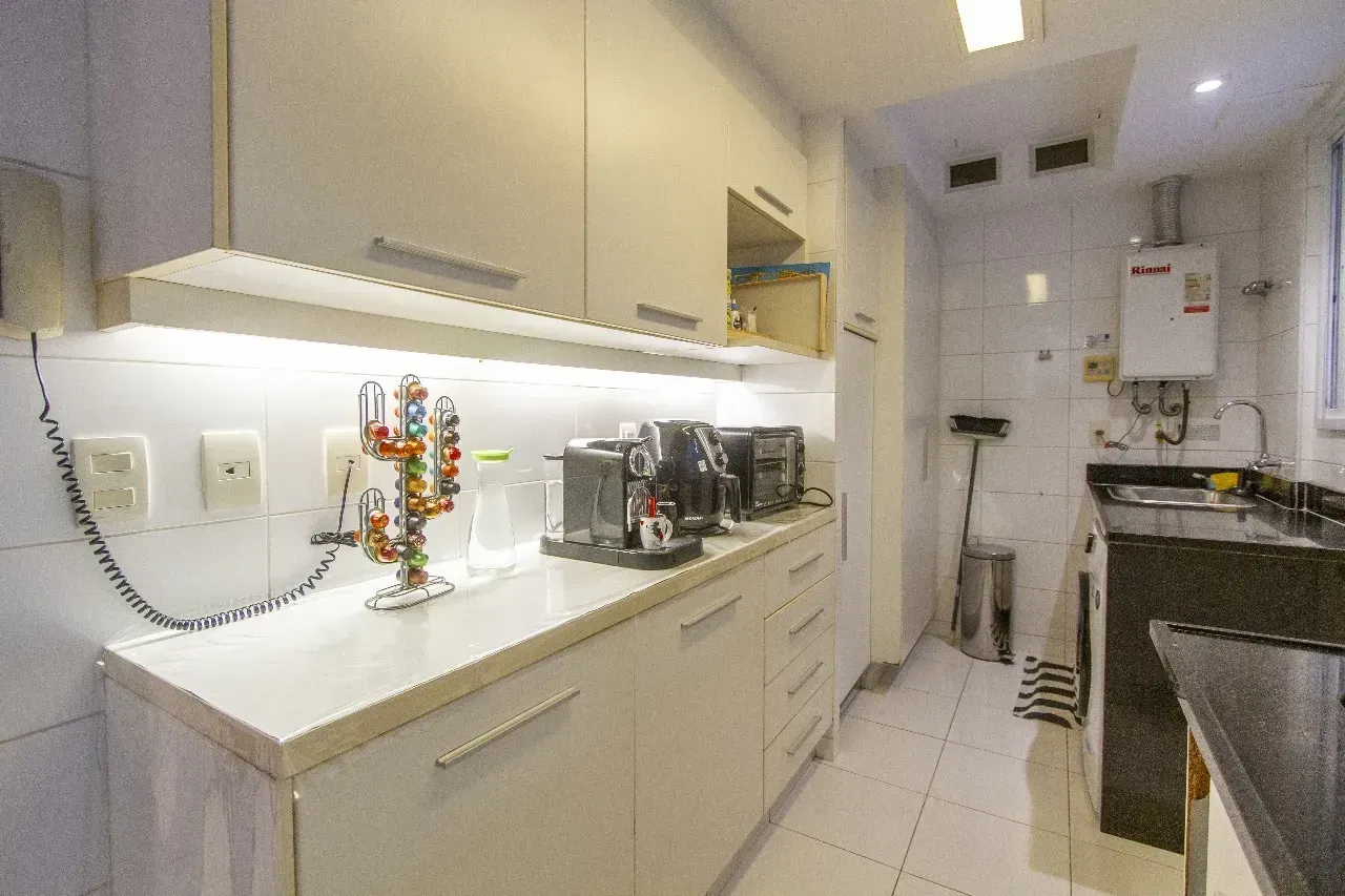 Furnished 100 m² apartment with a bedroom en-suite — photo 6