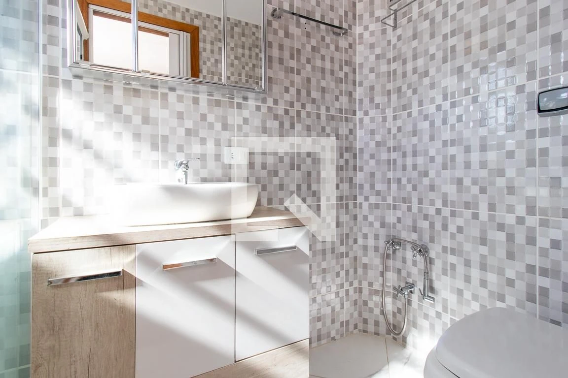 Apartamento de 3 quartos com piso de madeira ou laminado — photo 19