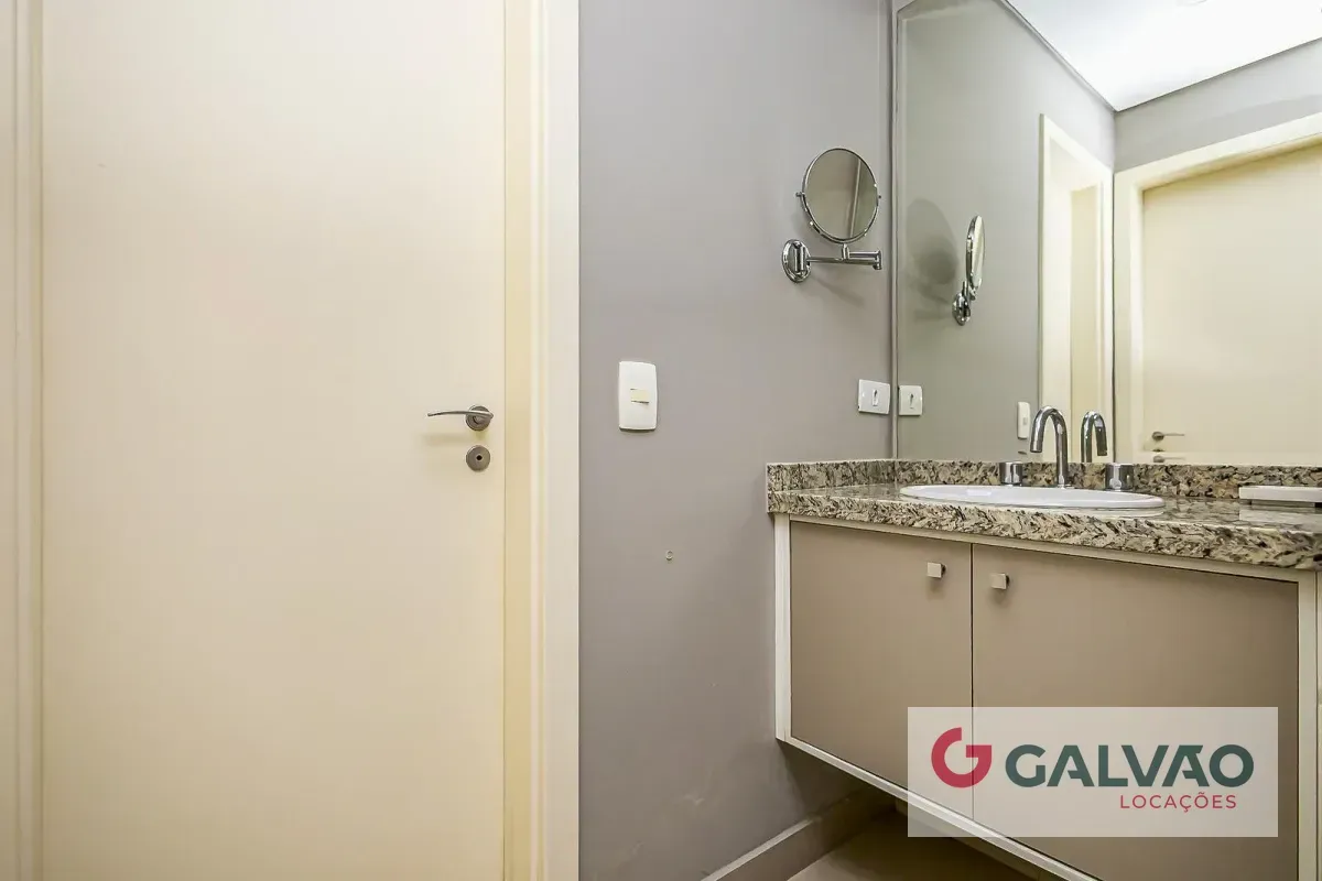 Apartment on the 6th floor with a glass-enclosed balcony — photo 9