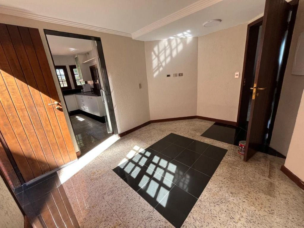 House with 3 en-suite bedrooms and a balcony, 450 m² — photo 47