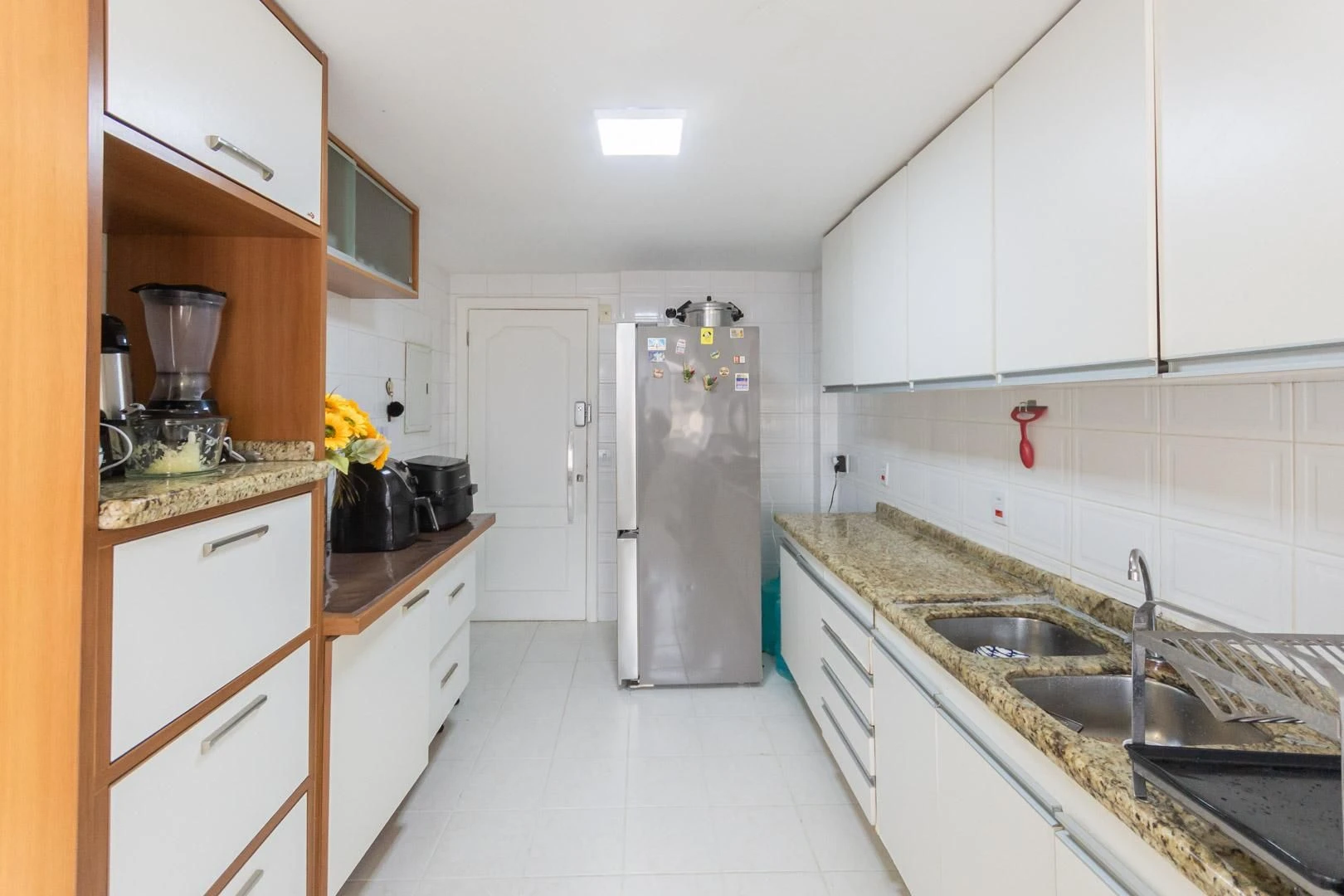 4-bedroom apartment with a mountain view in Rio de Janeiro — photo 2