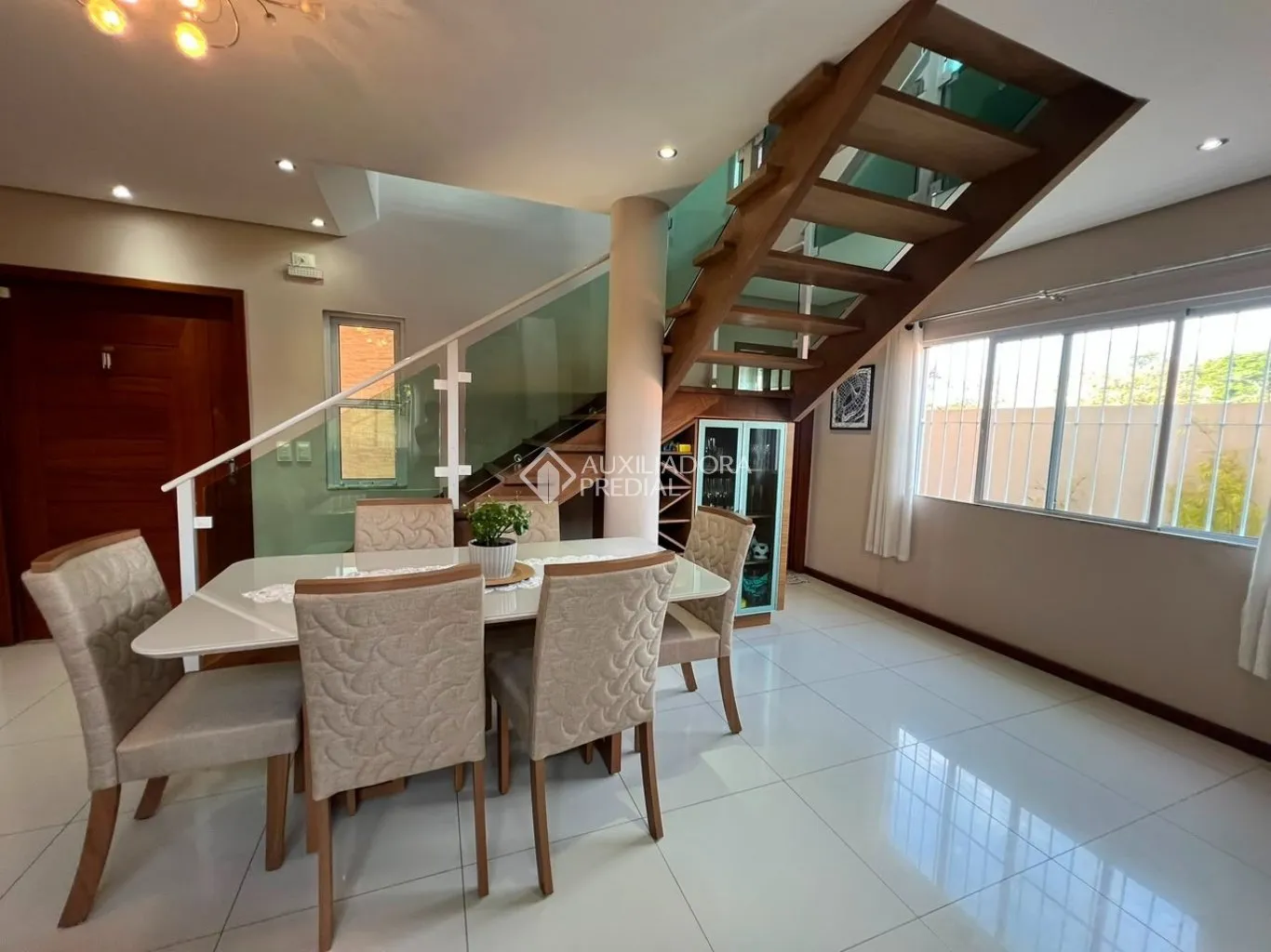 Furnished house with 5 bedrooms and premium finishes