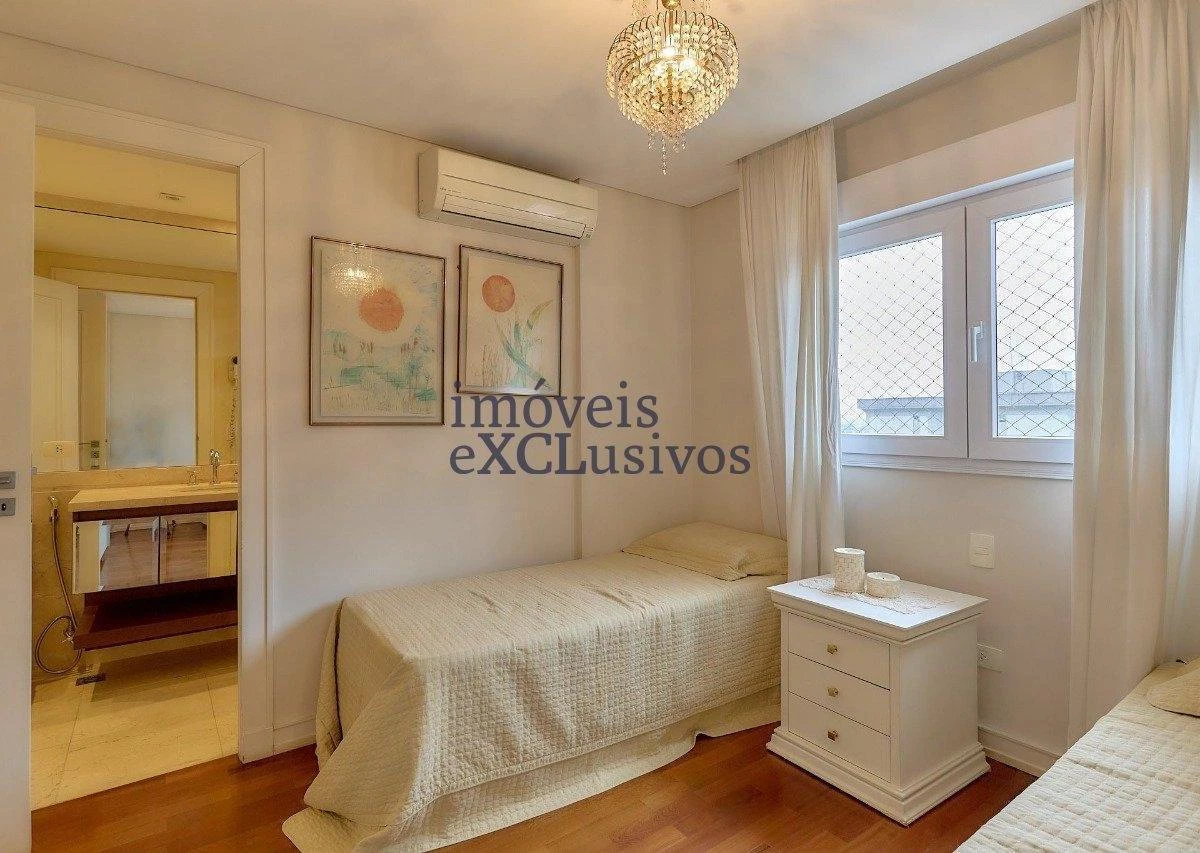 Furnished 240 m² apartment with 3 en-suites — photo 39