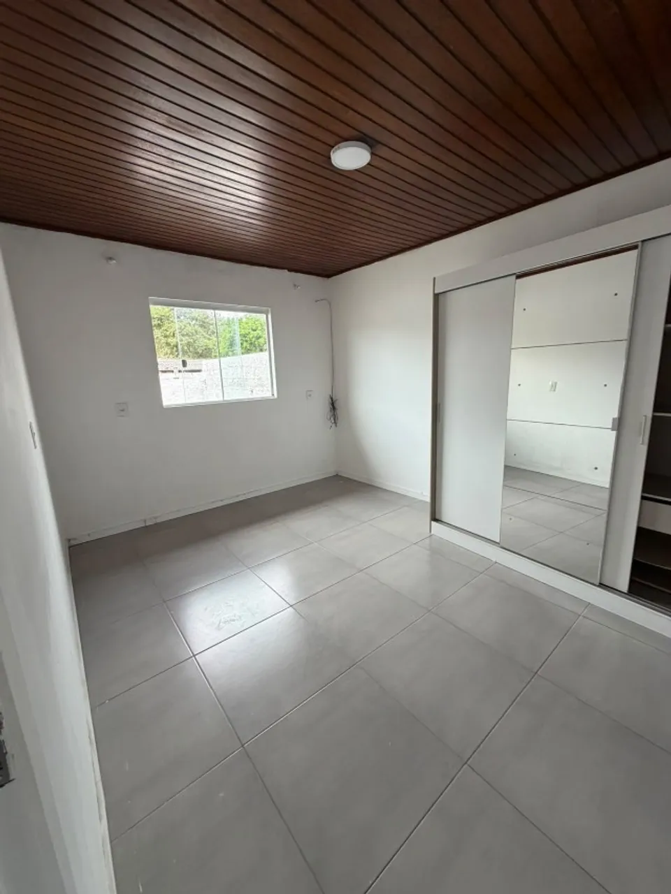 Unfurnished house with 2 bedrooms and open kitchen