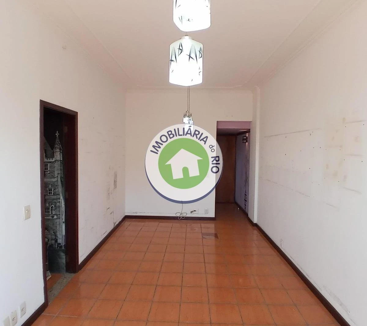 3-bedroom, 2-bath apartment with no parking space — photo 8