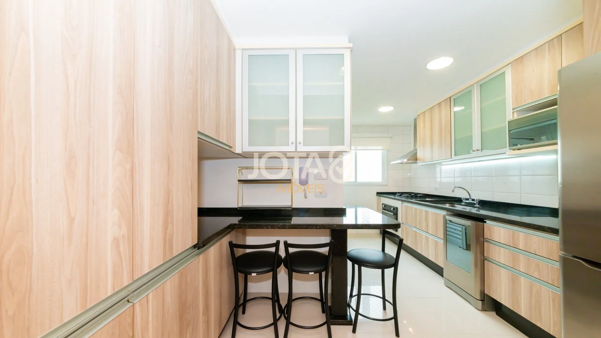 3-bedroom apartment in a building with a gym — photo 6