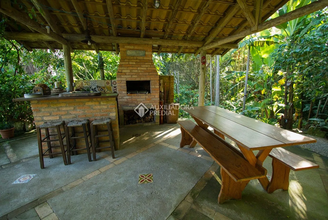 Furnished house with a balcony, 6 bedrooms and 3 baths — photo 48